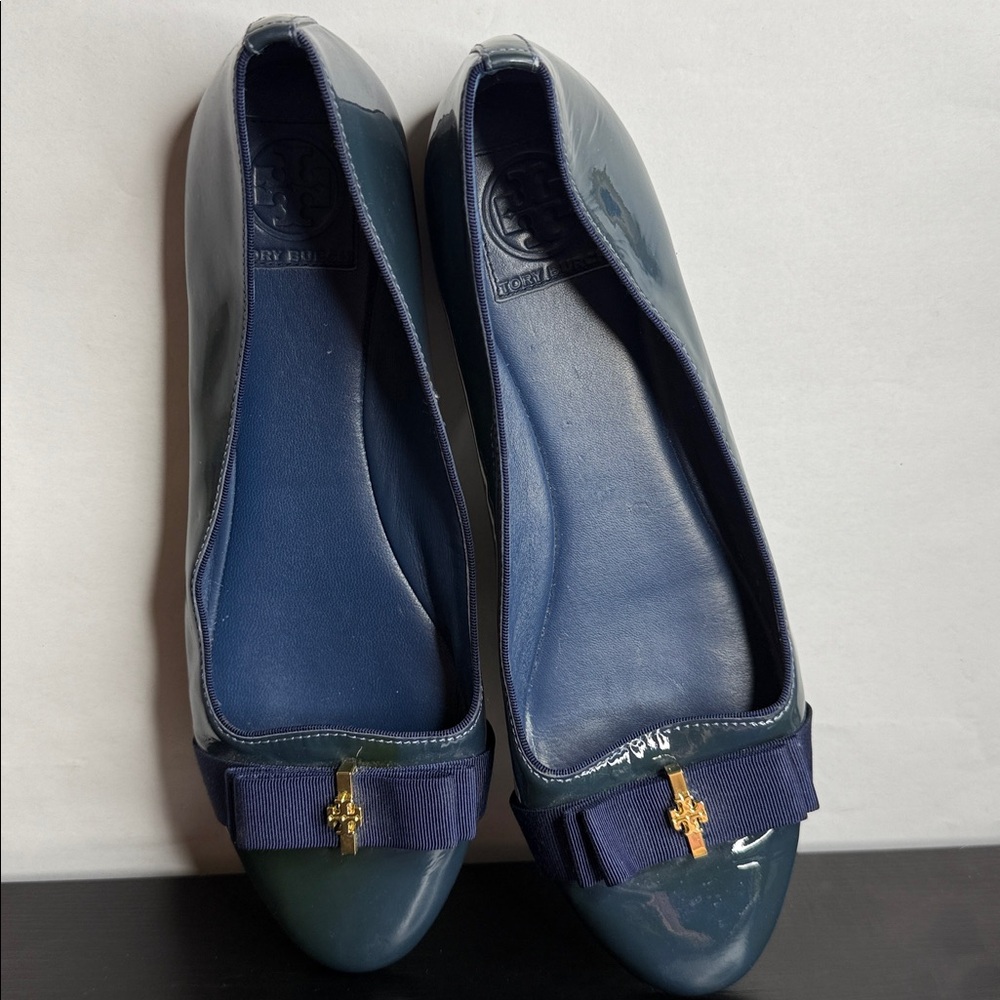 Tory Burch Navy and Green Flats with Gold Accent size 10